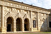 Mantova, Palazzo Te - La loggia delle Muse affacciata sul cortile d'onore. 